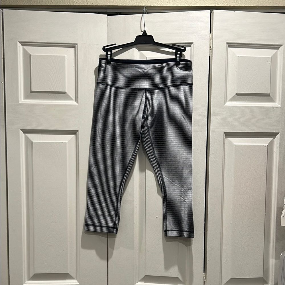Lululemon Navy/White Cropped Leggings, Size 8
